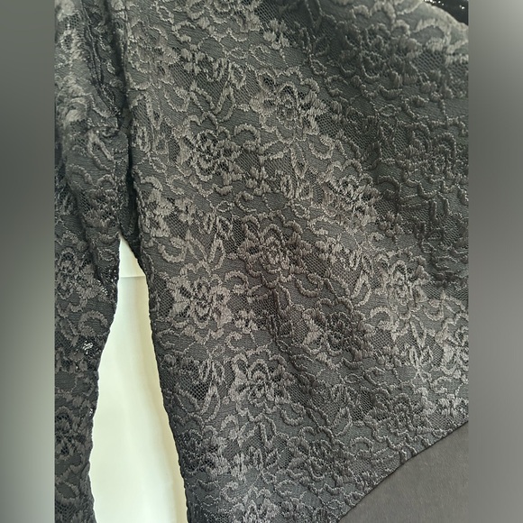 Venus one arm gown - Picture 2 of 3